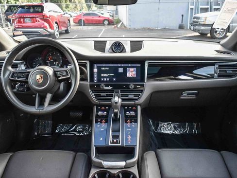 Used 2022 Porsche Macan image 12