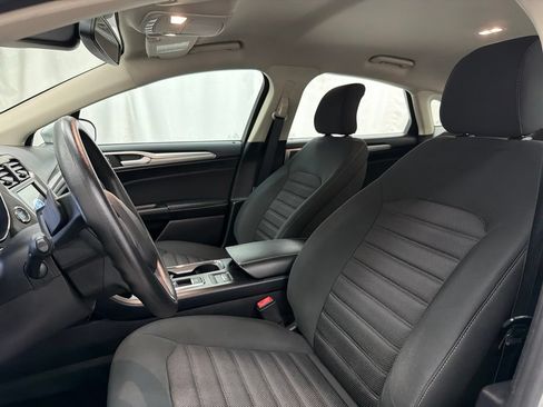 Used 2019 Ford Fusion SE FWD image 15