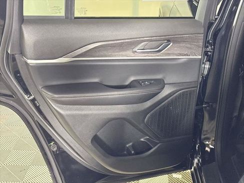 Certified 2025 Jeep Grand Cherokee Limited w/ Black Appearance Package AWD/4WD image 21