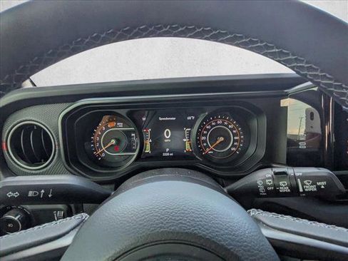 Used 2025 Jeep Wrangler Unlimited Rubicon image 11