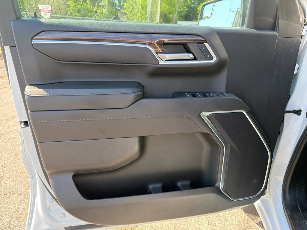 Used 2023 Chevrolet Silverado 1500 LT AWD/4WD image 17