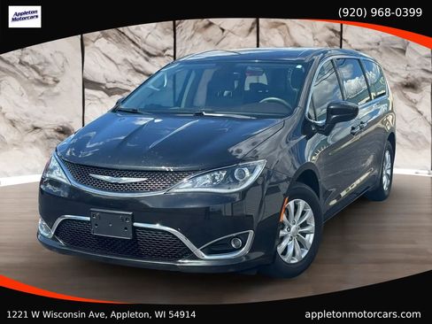 Used 2018 Chrysler Pacifica Touring Plus FWD image 1