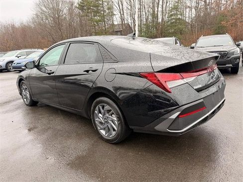 Used 2024 Hyundai Elantra SEL image 4