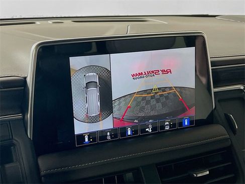 Used 2023 GMC Yukon SLT w/ SLT Luxury Package image 18
