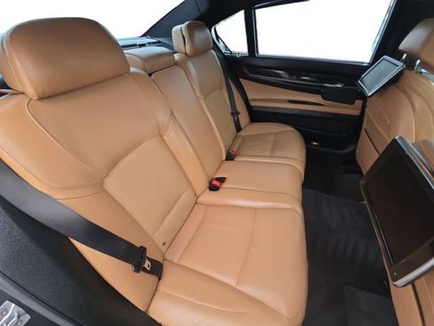 Used 2015 BMW 750Li xDrive image 25