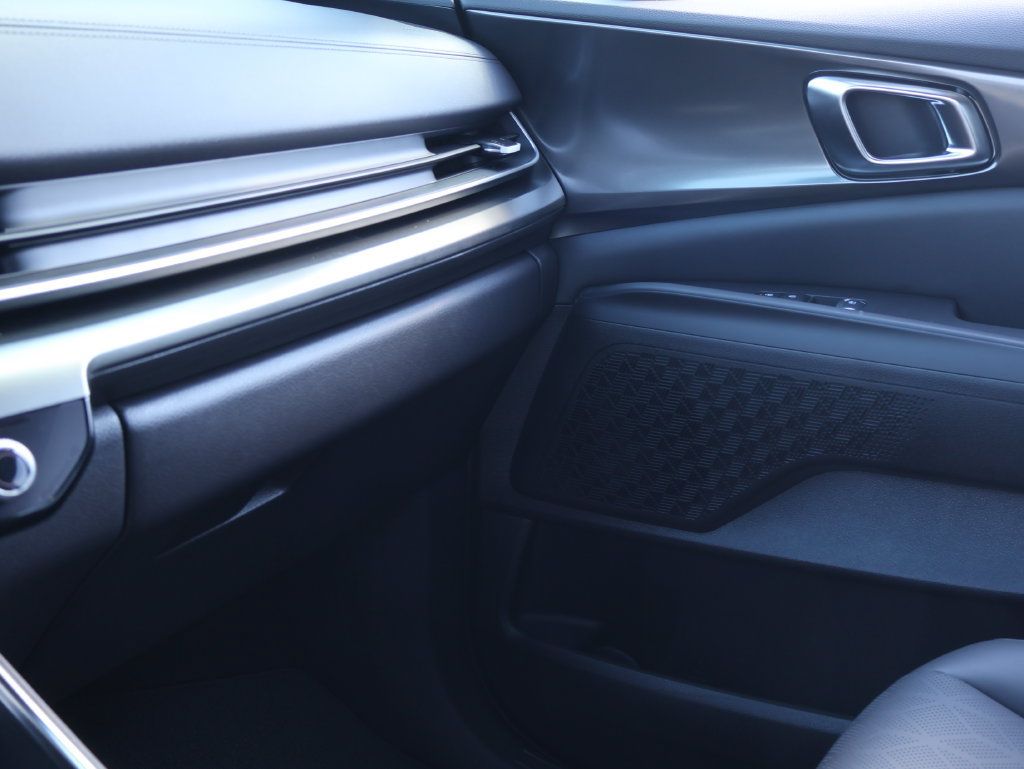New 2027 Kia Carnival EX w/ Dark Edition Package FWD image 30