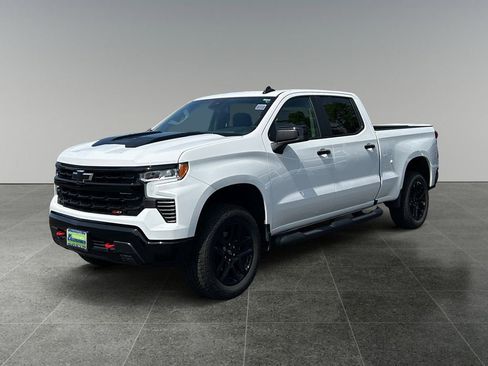 Used 2025 Chevrolet Silverado 1500 LT Trail Boss w/ Convenience Package II AWD/4WD image 4