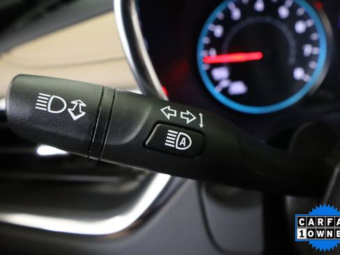 Used 2023 Chevrolet Equinox Premier FWD image 29