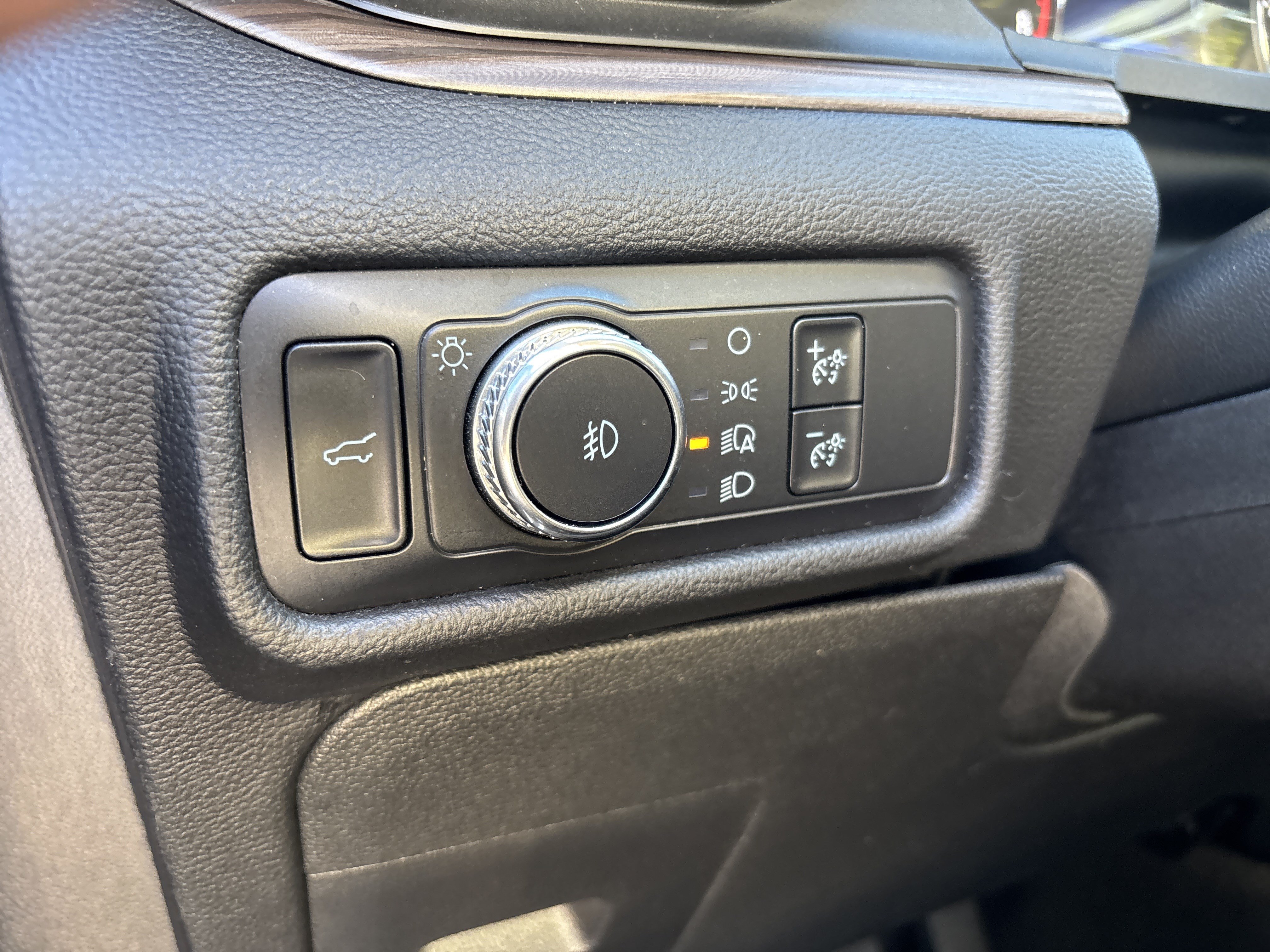 Used 2020 Ford Explorer Limited RWD image 25