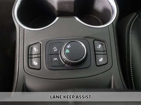 Used 2022 GMC Terrain SLT image 3