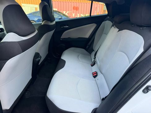 Used 2021 Toyota Prius L Eco FWD image 16