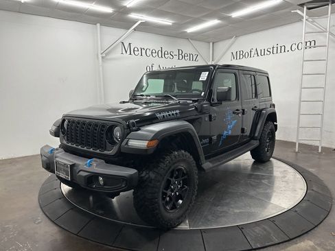 Used 2024 Jeep Wrangler Unlimited image 3
