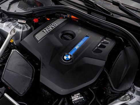 Used 2019 BMW 530e xDrive w/ Convenience Package image 29