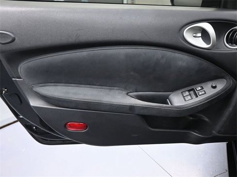 Used 2010 Nissan 370Z Touring image 13