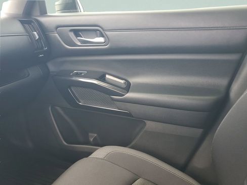 Used 2022 Nissan Pathfinder S image 16