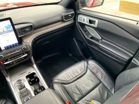 Certified 2020 Ford Explorer Platinum w/ Premium Technology Package image 24