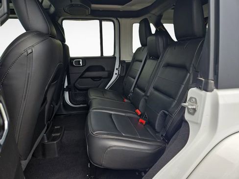 Used 2020 Jeep Wrangler Unlimited Sahara AWD/4WD image 13