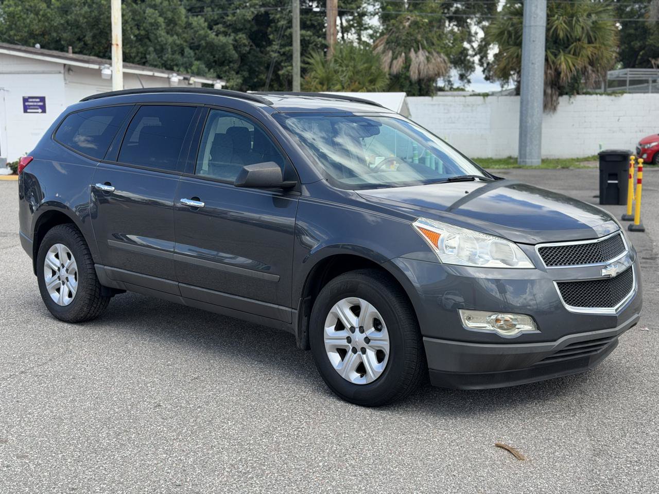Used 2012 Chevrolet Traverse LS FWD image 3