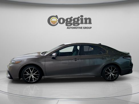 Used 2024 Toyota Camry SE image 4