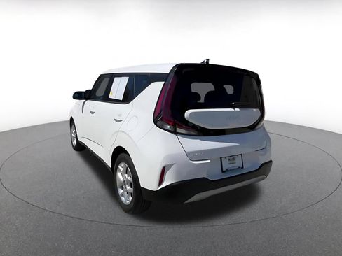 Used 2025 Kia Soul LX w/ LX Technology Package FWD image 11