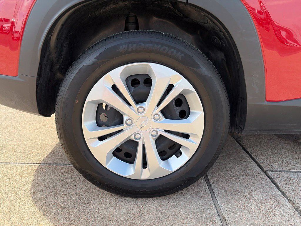 Used 2026 Chevrolet Trax LS FWD image 9