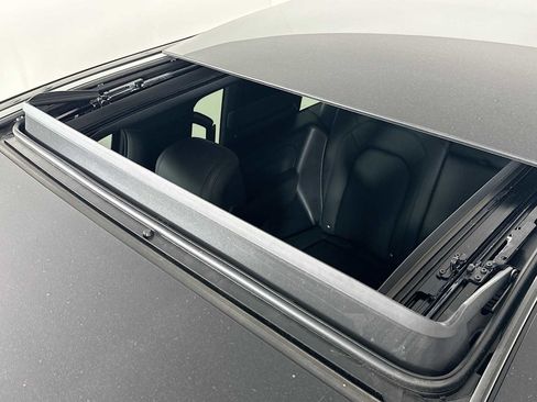 Used 2024 Land Rover Defender 90 Carpathian Edition image 21