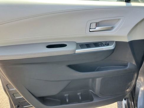 Used 2025 Toyota Sienna XLE FWD image 14
