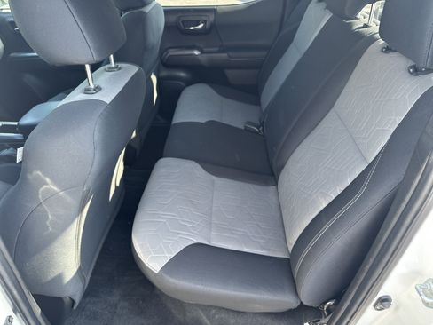 Used 2022 Toyota Tacoma TRD Off-Road image 21