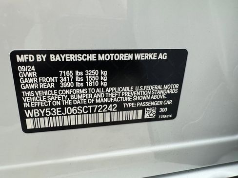Used 2025 BMW i7 xDrive60 image 30