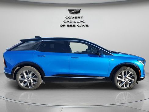 New 2026 Cadillac Optiq Luxury 1 image 11