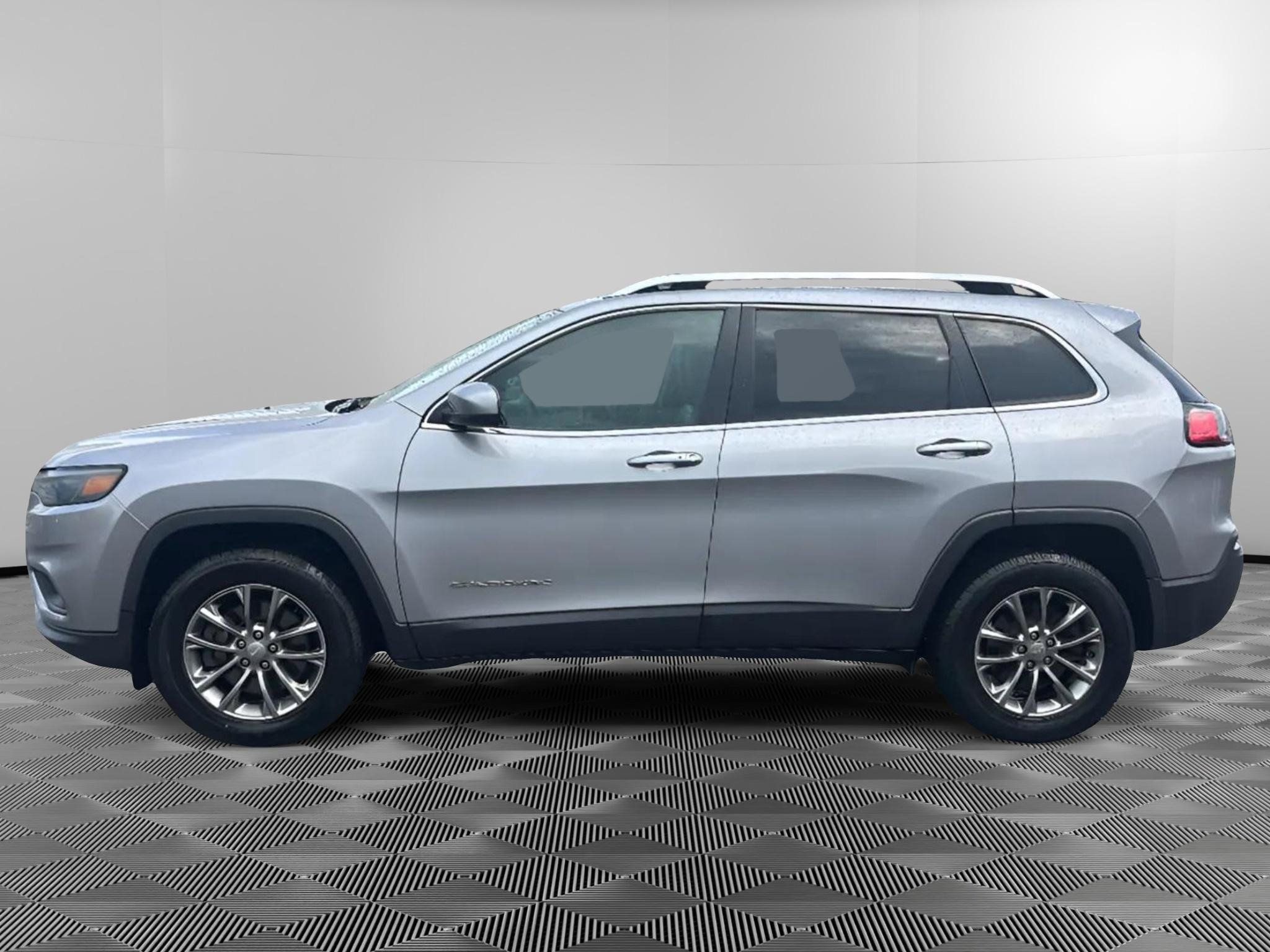Used 2019 Jeep Cherokee Latitude Plus w/ Comfort/Convenience Group AWD/4WD image 5