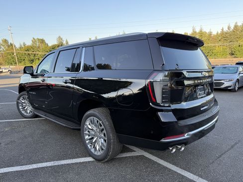 New 2025 Chevrolet Suburban Premier w/ Sun And Tow Package image 6