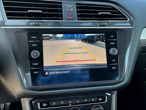 Used 2021 Volkswagen Tiguan SE image 26