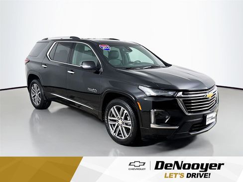Used 2023 Chevrolet Traverse High Country image 1