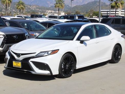 Used 2023 Toyota Camry XSE image 3