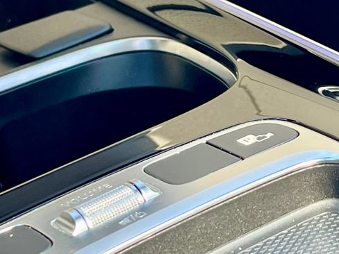 Certified 2025 Mercedes-Benz GLB 250 4MATIC image 27
