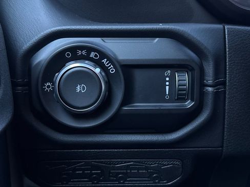 Used 2024 Jeep Wrangler Unlimited Sahara AWD/4WD image 31