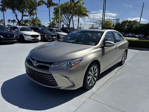 Used 2017 Toyota Camry FWD image 9