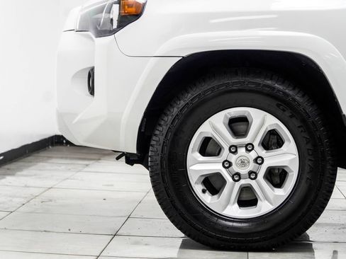 Used 2023 Toyota 4Runner SR5 Premium w/ Moonroof Package RWD image 9