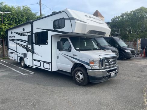 Used 2023 Ford E-450 and Econoline 450 Super Duty w/ Motorhome Prep Package RWD image 2