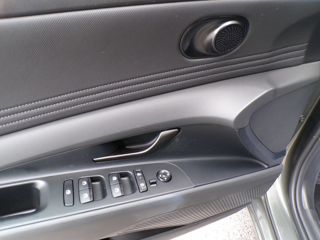 Certified 2026 Hyundai Elantra SEL Sport Premium FWD image 22