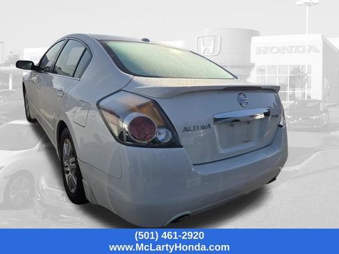 Used 2011 Nissan Altima 2.5 SL w/ Technology Pkg FWD image 2