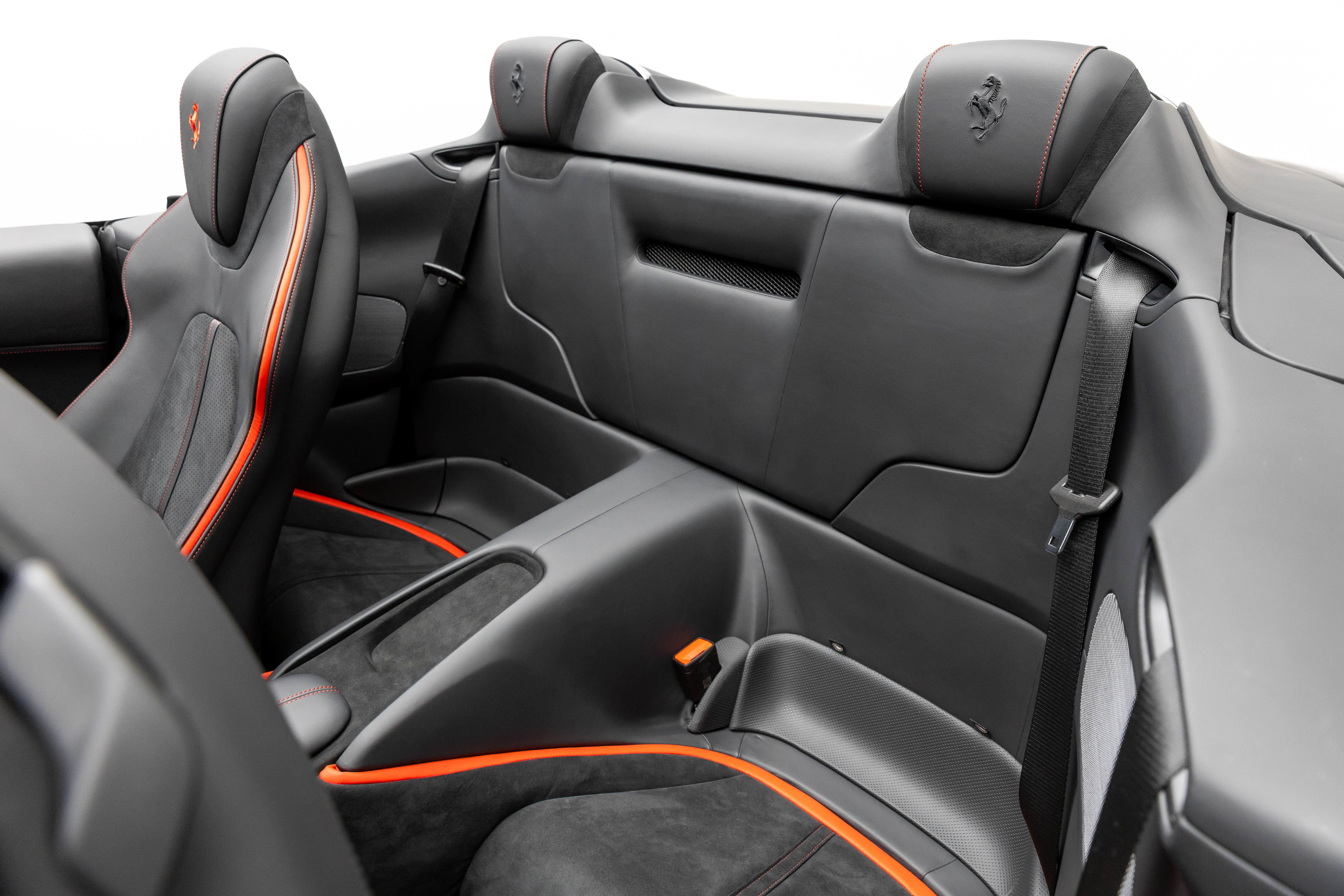 Certified 2025 Ferrari Roma Spider RWD image 33