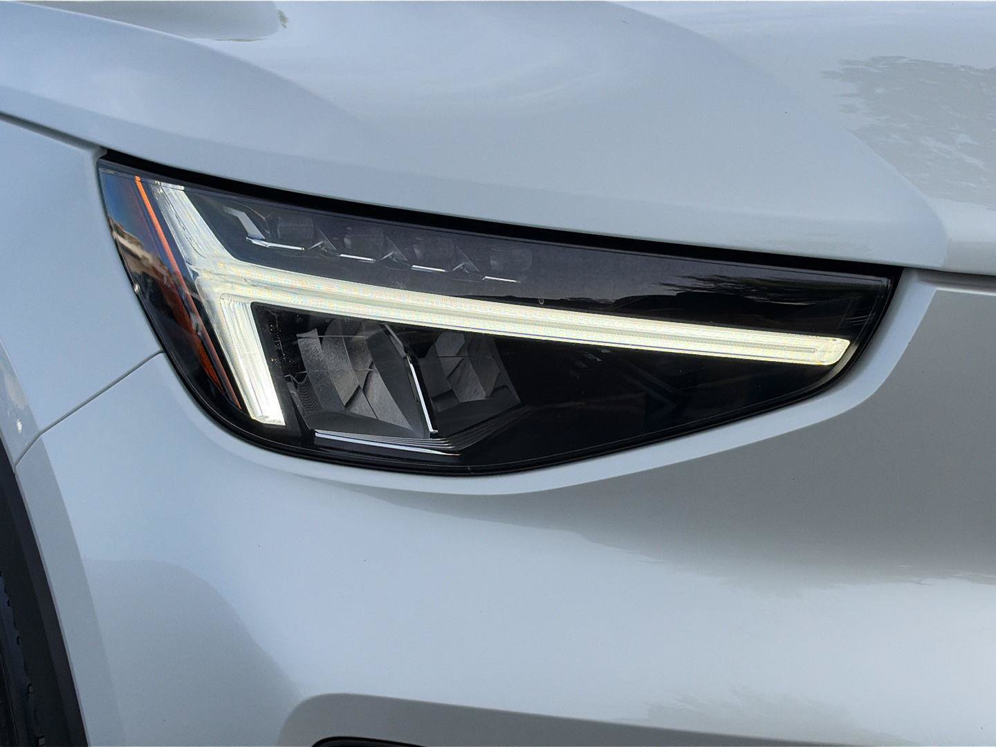 Used 2023 Volvo XC40 B5 Plus w/ Driver Assist Package AWD/4WD image 9