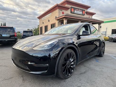 Used 2022 Tesla Model Y Performance AWD/4WD image 2
