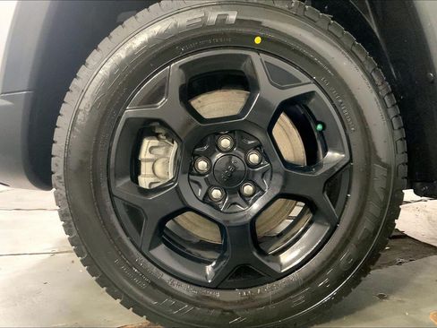 Used 2023 Jeep Compass Trailhawk w/ Trailhawk Convenience Group AWD/4WD image 9