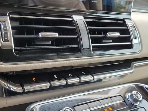 Certified 2022 Lincoln Navigator L Reserve RWD image 28