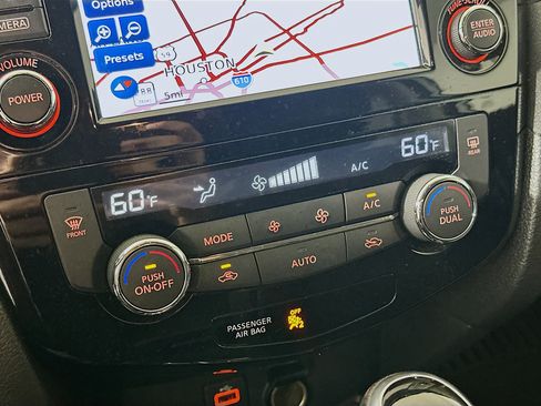 Used 2017 Nissan Rogue SV w/ SV Premium Package FWD image 23