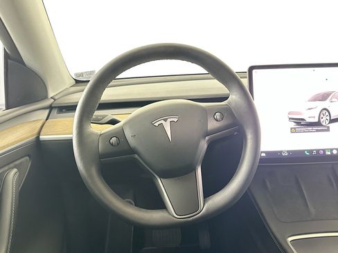 Used 2022 Tesla Model Y Long Range AWD/4WD image 16