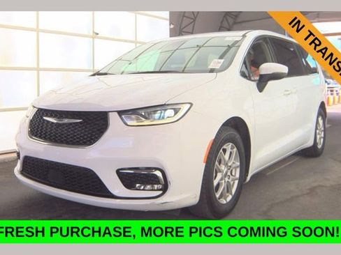 Used 2023 Chrysler Pacifica Touring-L FWD image 1